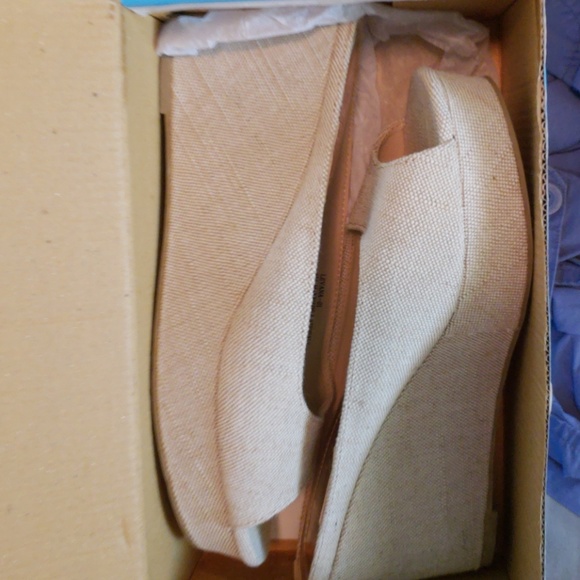 Cuteness 🏖🏕🏜Tan wedge - Picture 4 of 8